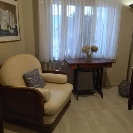 Apartment Maizonette Ground Floor And Semi-basement With Yard