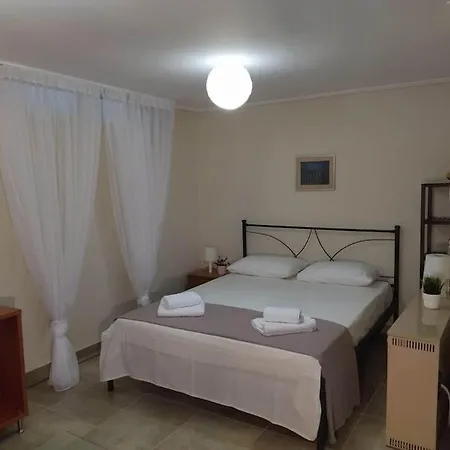 Maizonette Ground Floor And Semi-basement With Yard Apartment Kalamata