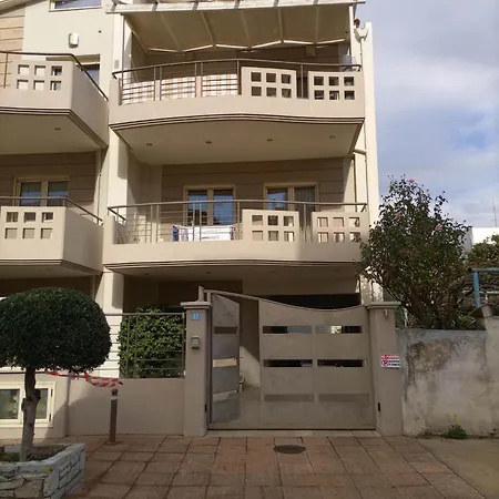 Maizonette Ground Floor And Semi-basement With Yard Apartment *